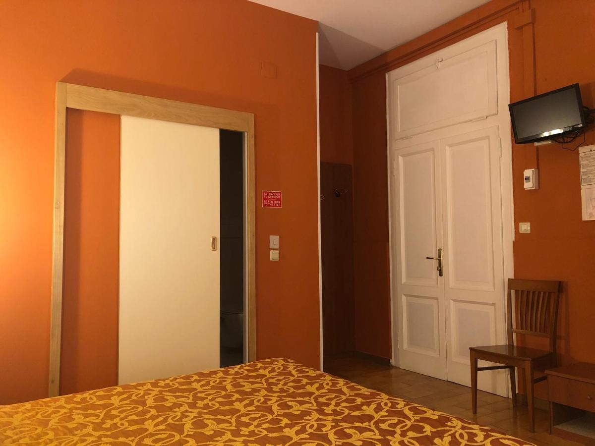 Eden Hotel *