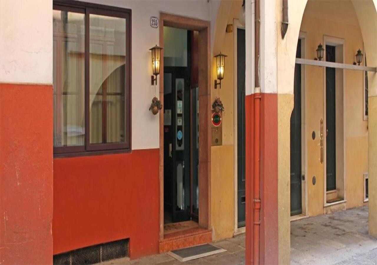 Hotel Eden