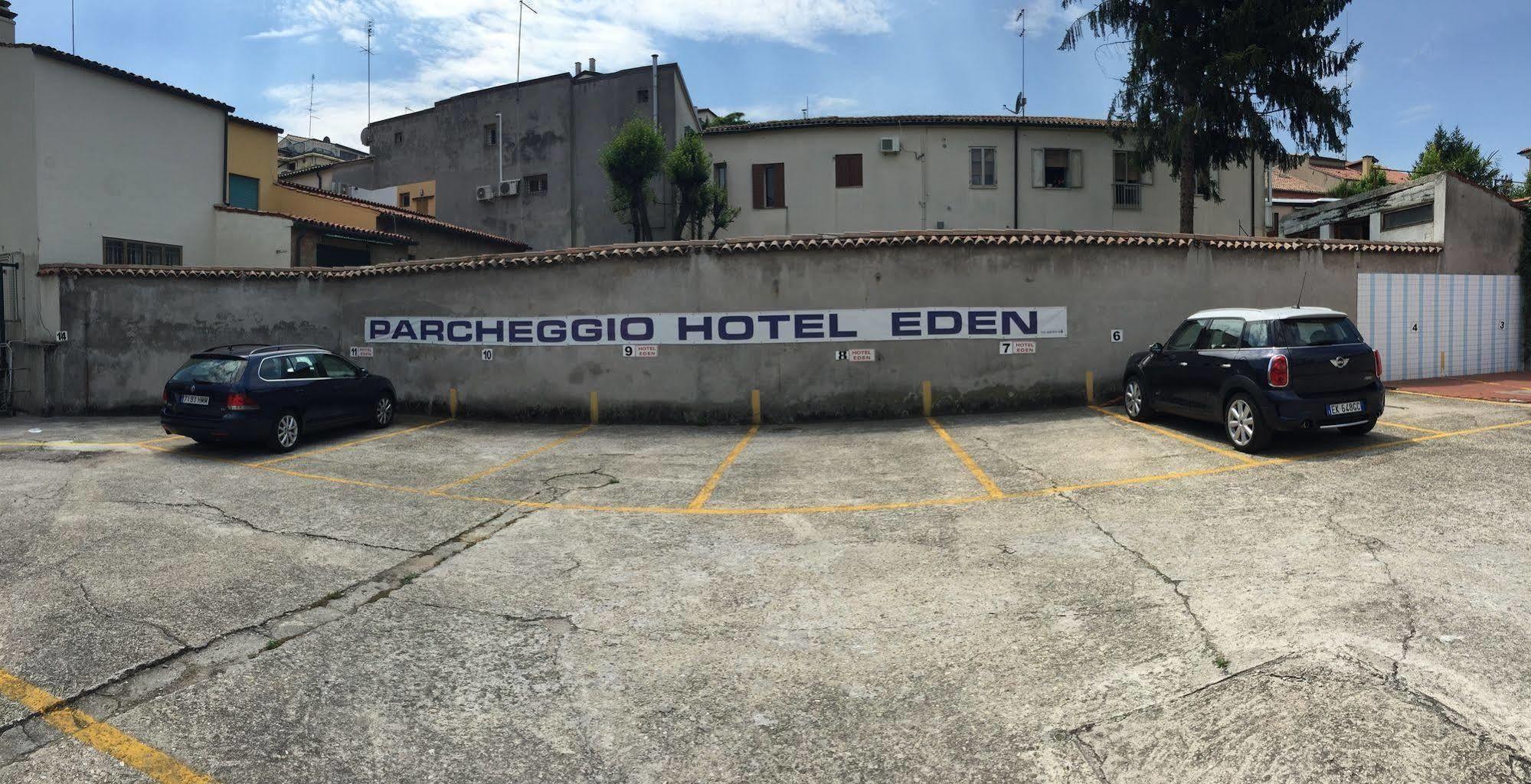 Eden Hotel *